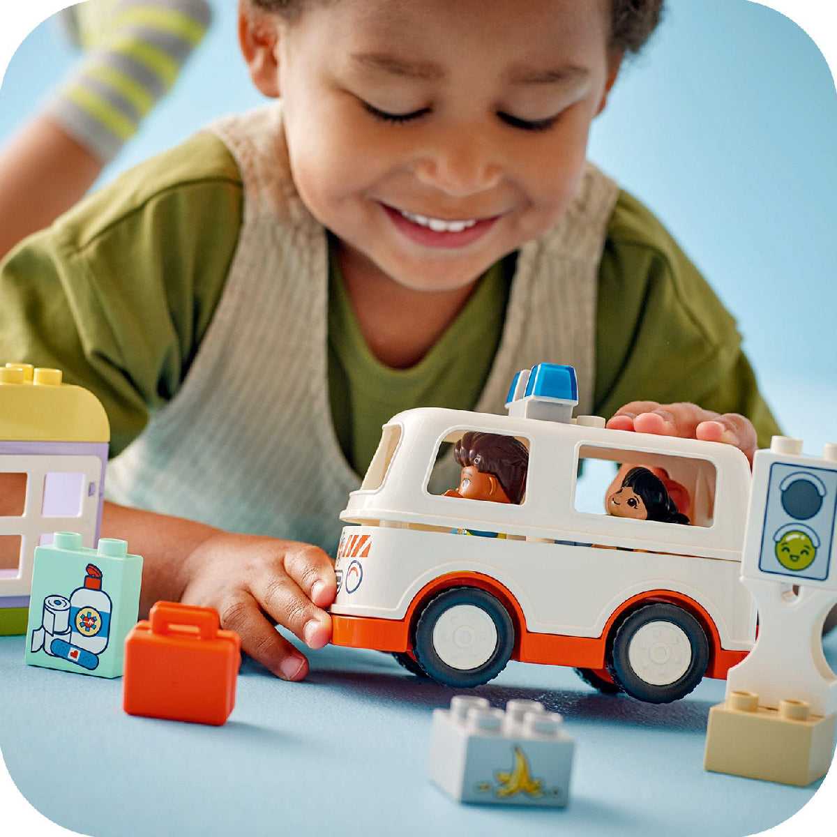 Đồ Chơi Lắp Ráp Xe Cứu Thương & Tài Xế LEGO DUPLO 10447